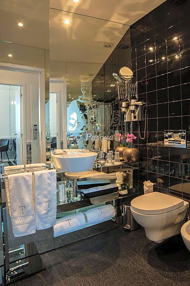 Teatro Boutique Rooms & Suites