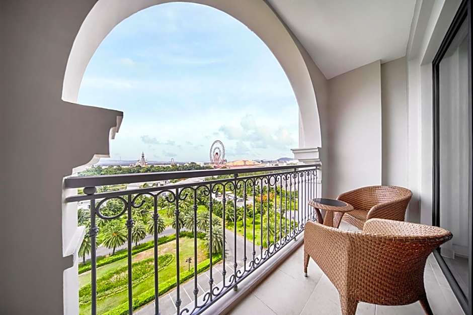 Photo 1 of 4 of Senior 1 Bedroom Suite, Garden View