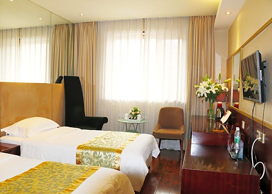 Photo 1 of 16 of Standard Suite