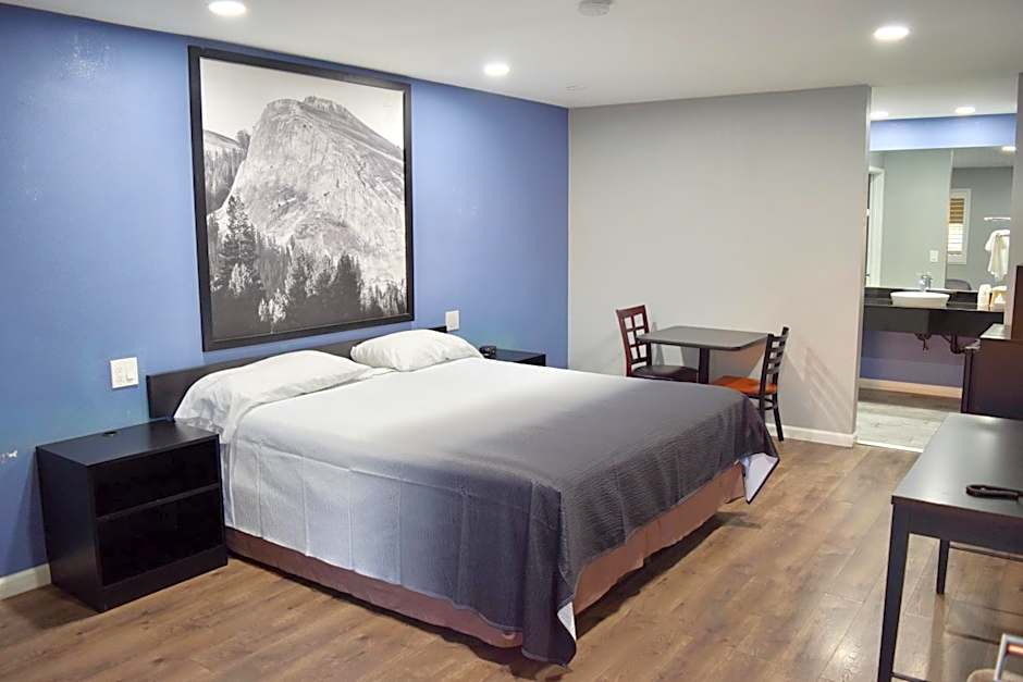 Super 8 by Wyndham Visalia
