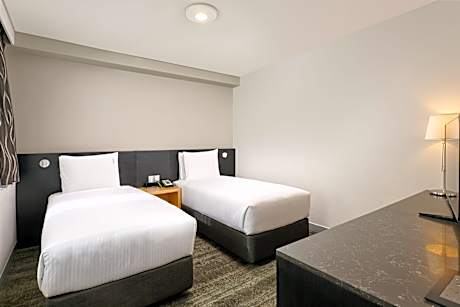 1 King 2 Single Beds Premium