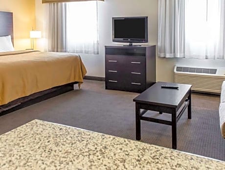 King Suite with Sofa Bed - Non-Smoking