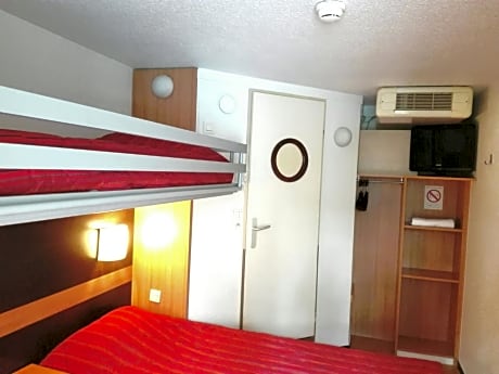 Triple Room (1 Double Bed + 1 Single Bed)