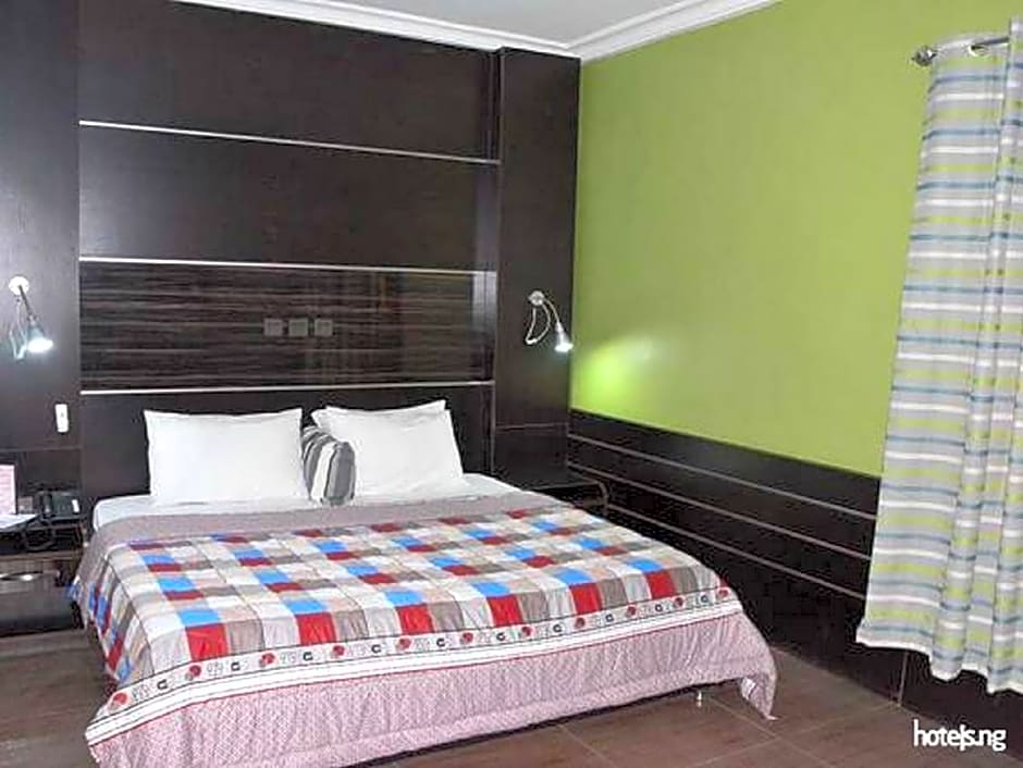 Wise Penny Suites and Spa