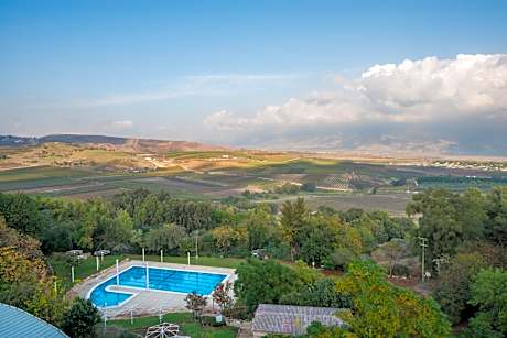 Kfar Giladi Hotel