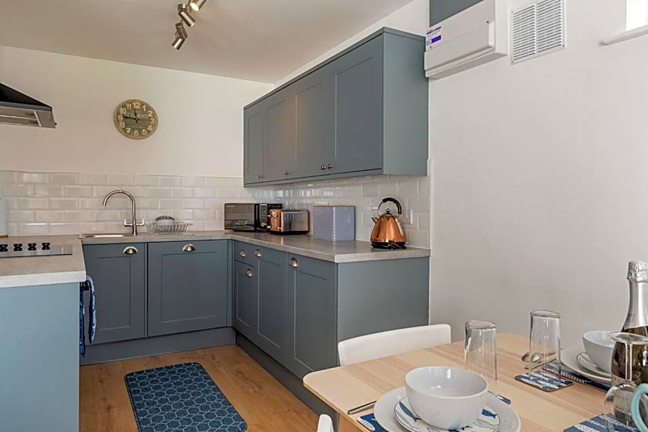 Coedrath Park 20 - Modern Apartment, Close to the Beach