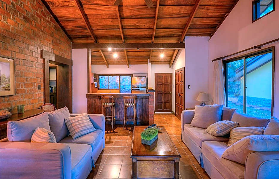 Hacienda La Pacífica Eco-Lodge