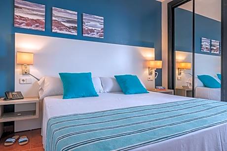 Junior Suite (2 Adults + 2 Children)