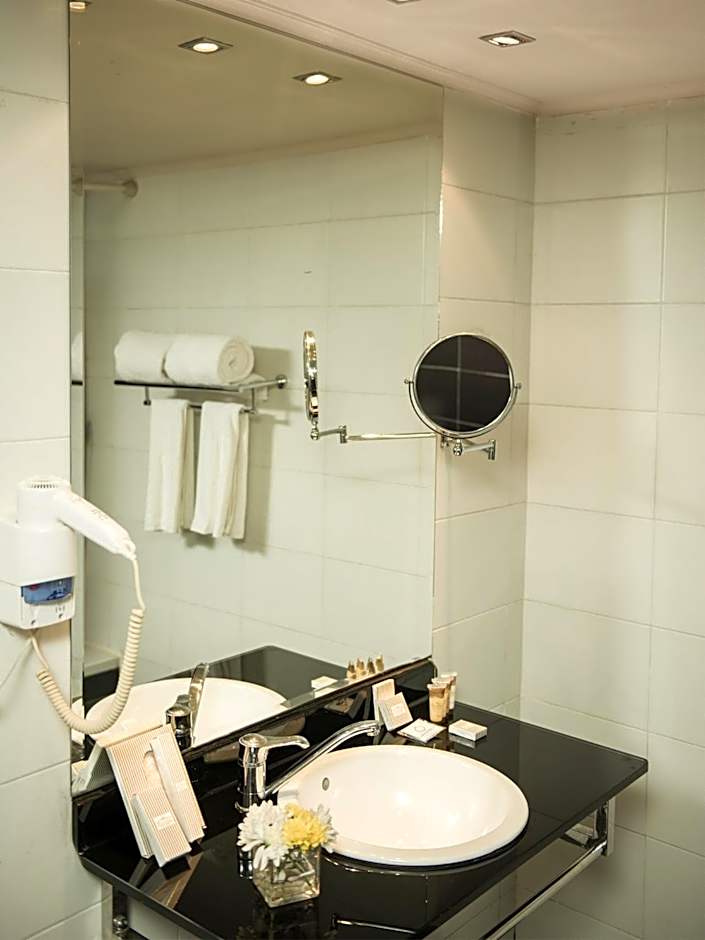 Cherry Maryski Hotel