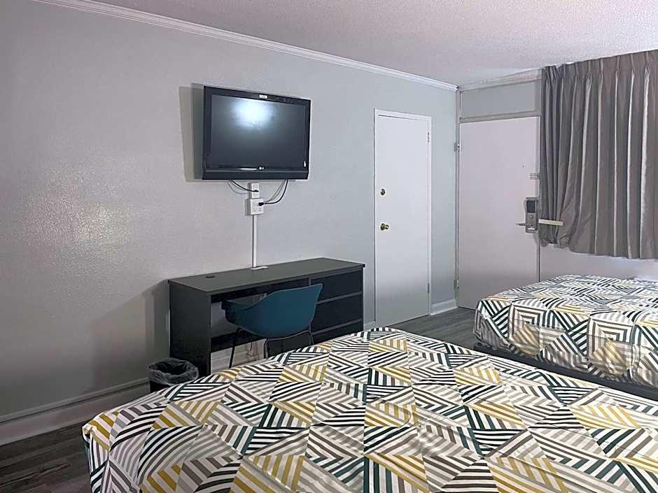Photo 1 of 4 of Quadruple Room - Non-Smoking