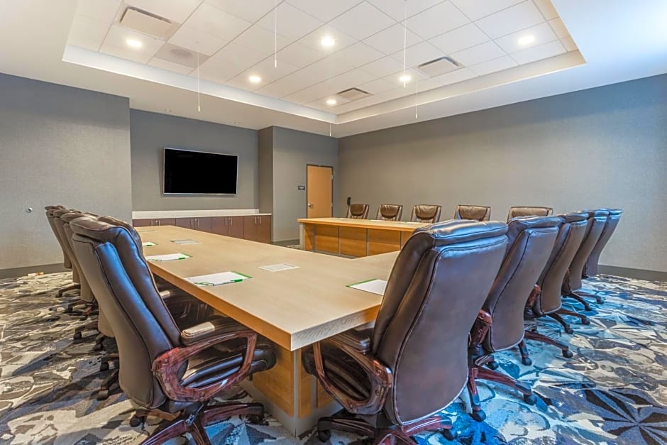 Holiday Inn & Suites Cedar Falls-Waterloo Event Ctr By IHG