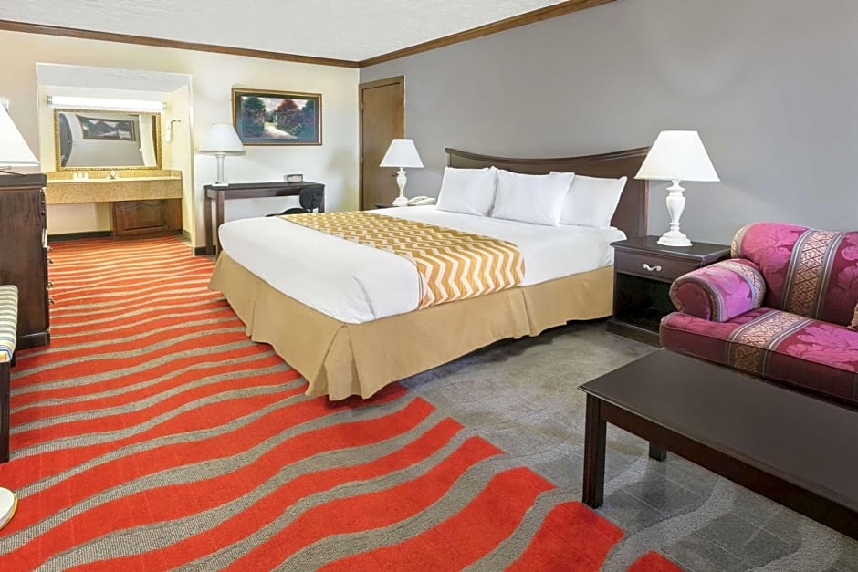 Travelodge Inn & Suites by Wyndham Norman