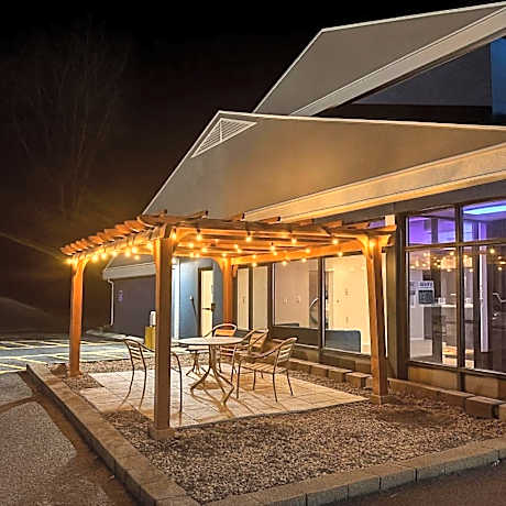 Super 8 by Wyndham Mankato