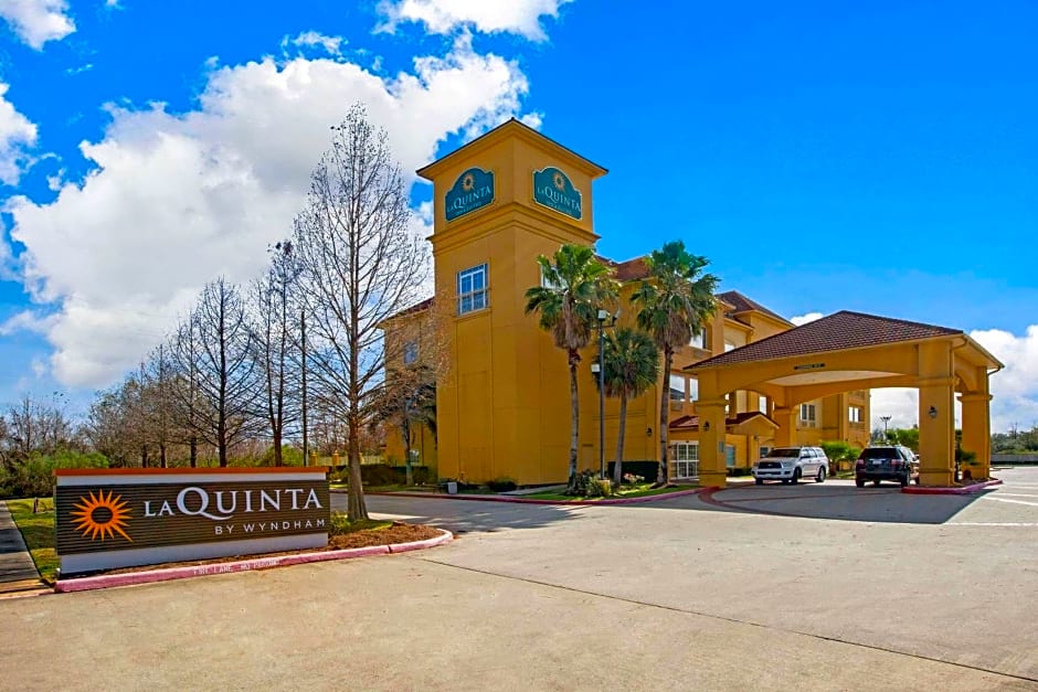 La Quinta Inn & Suites by Wyndham Pearland