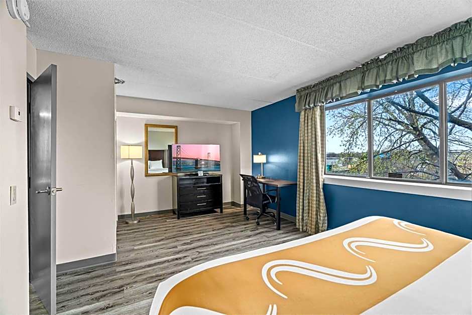 Quality Inn & Suites Mall Of America - Msp Airport