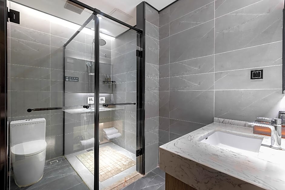 Rezen Hotel Urumqi High-speed Railway Station