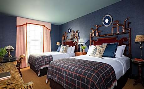 Graduate Queen Room with Two Queen Beds