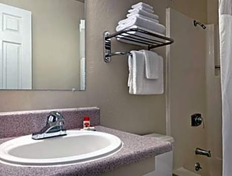 King Room - Mobility Access/Non-Smoking