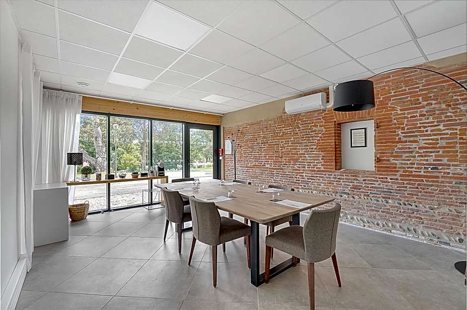 Le Domaine de Montjoie  BW Premier Collection