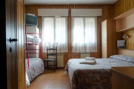 Economy Triple Room