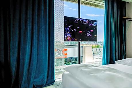 Superior King Room with view