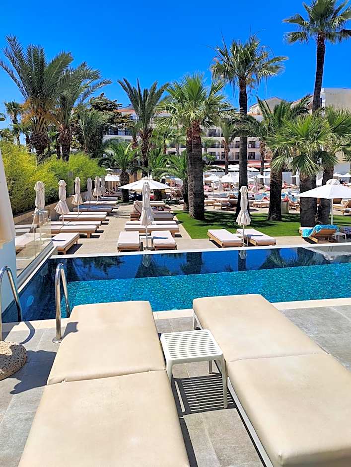 Bohemian Gardens Hotel