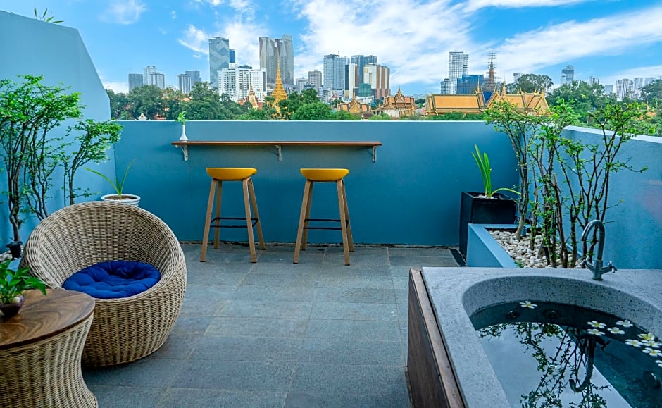 Frangipani Royal Palace Hotel