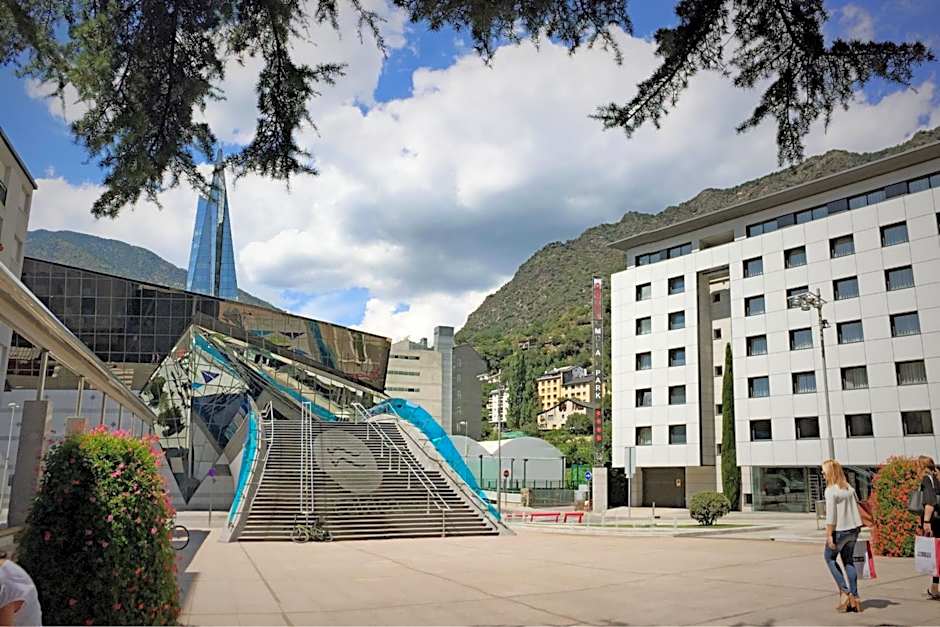 Yomo Mola Park
