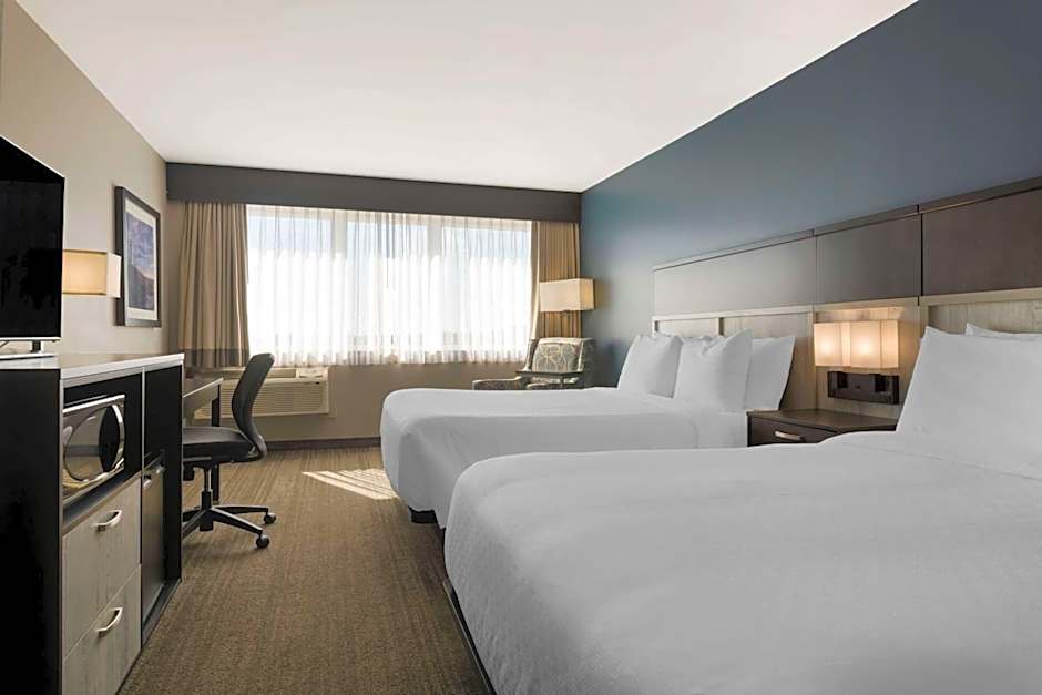 Best Western Plus Chocolate Lake Hotel