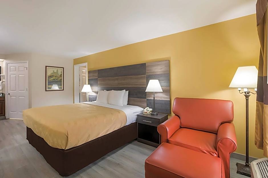 Quality Inn & Suites Greensboro near Lake Oconee
