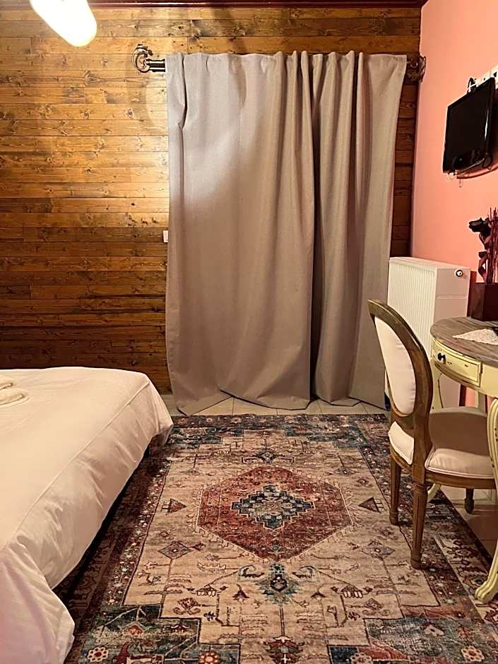 Ikojenia Traditional Lodge