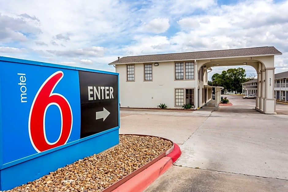 Motel 6 Bryan, TX - College Station