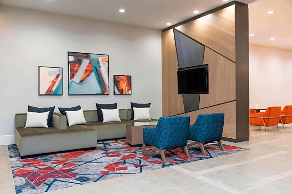The Center Hotel Grand Rapids Airport