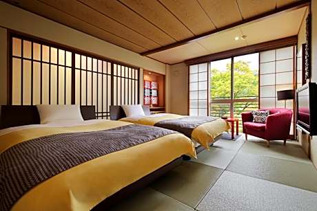 Twin Room with Tatami Area with Mountain View