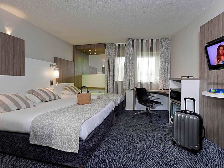 Photo 1 of 9 of 1 Double Bed and 1 Twin Bed