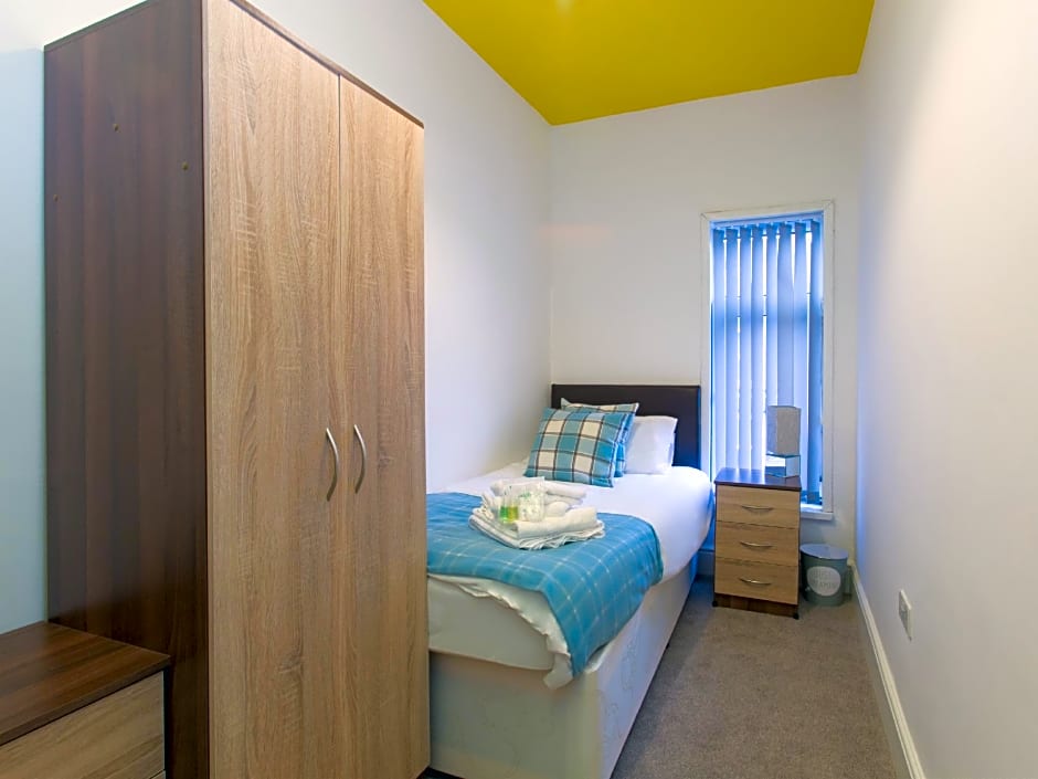 Town House @ Minshull New Road