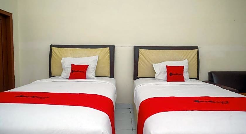 RedDoorz Syariah near Alun Alun Wonosari