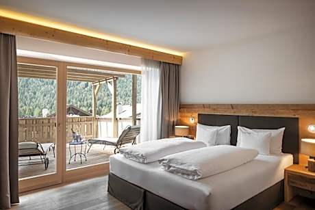 Deluxe Suite with Balcony