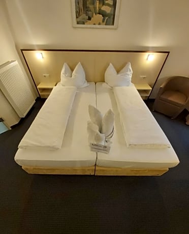 Double Room (1 Adult)