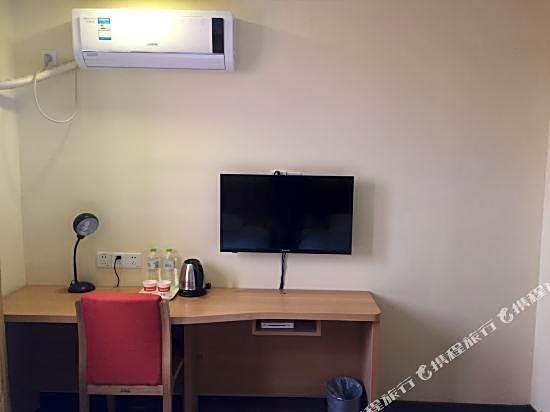 Home Inn (Ningbo Railway Station Daqingqiao Metro Station)
