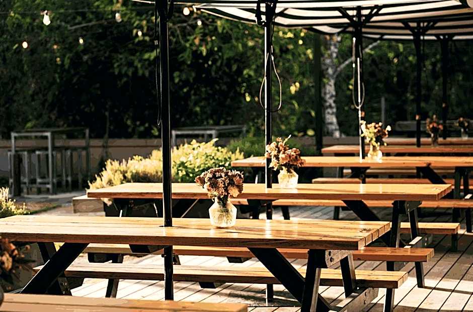 Alpine Hotel, Eat Drink Sleep