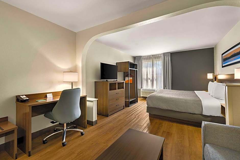 Quality Inn & Suites Matthews