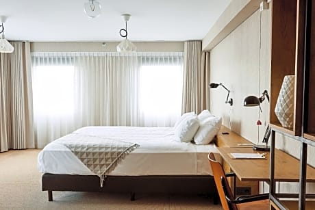 Junior Corner Suite