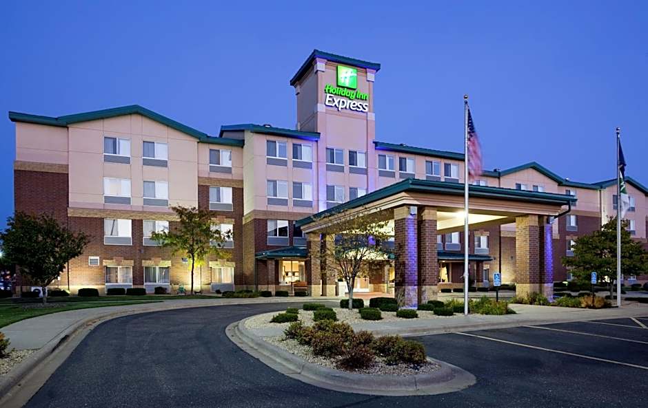 Photo 1 of 50 of Holiday Inn Express Hotel & Suites-St. Paul By IHG