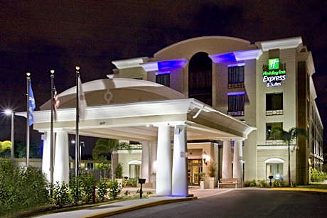 Holiday Inn Express Hotel & Suites Tampa-USF-Busch Gardens By IHG