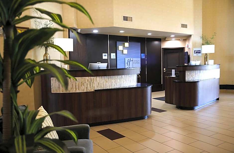 Holiday Inn Express & Suites Naples Downtown - 5th Avenue