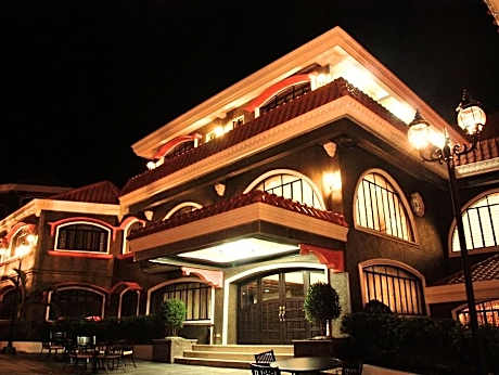 Iriga Plaza Hotel