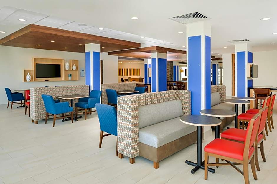 Holiday Inn Express & Suites - Chadron By IHG