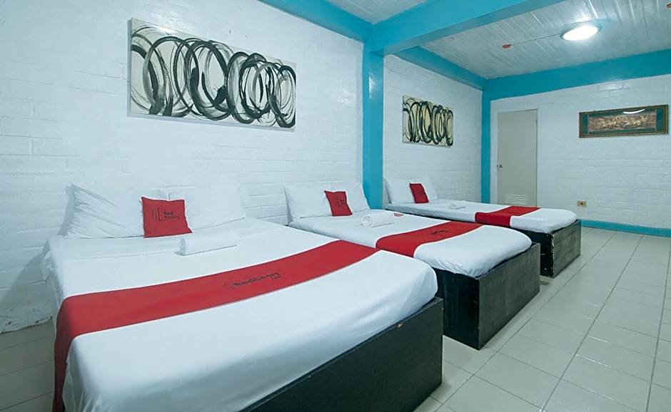 RedDoorz at La Maria Pension And Tourist Inn