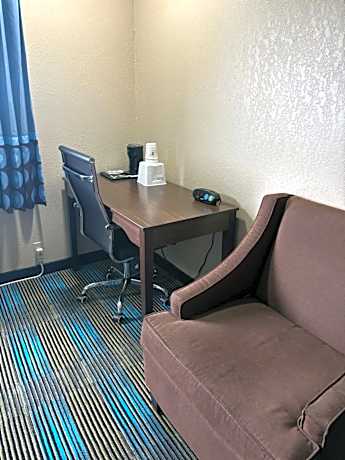 Queen Room - Non-Smoking